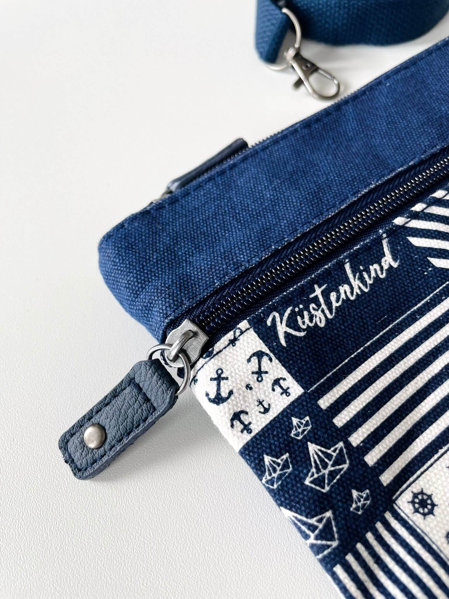 Crossbody Tasche „Küstenkind“ – Maritimes Design in verschiedenen Farben